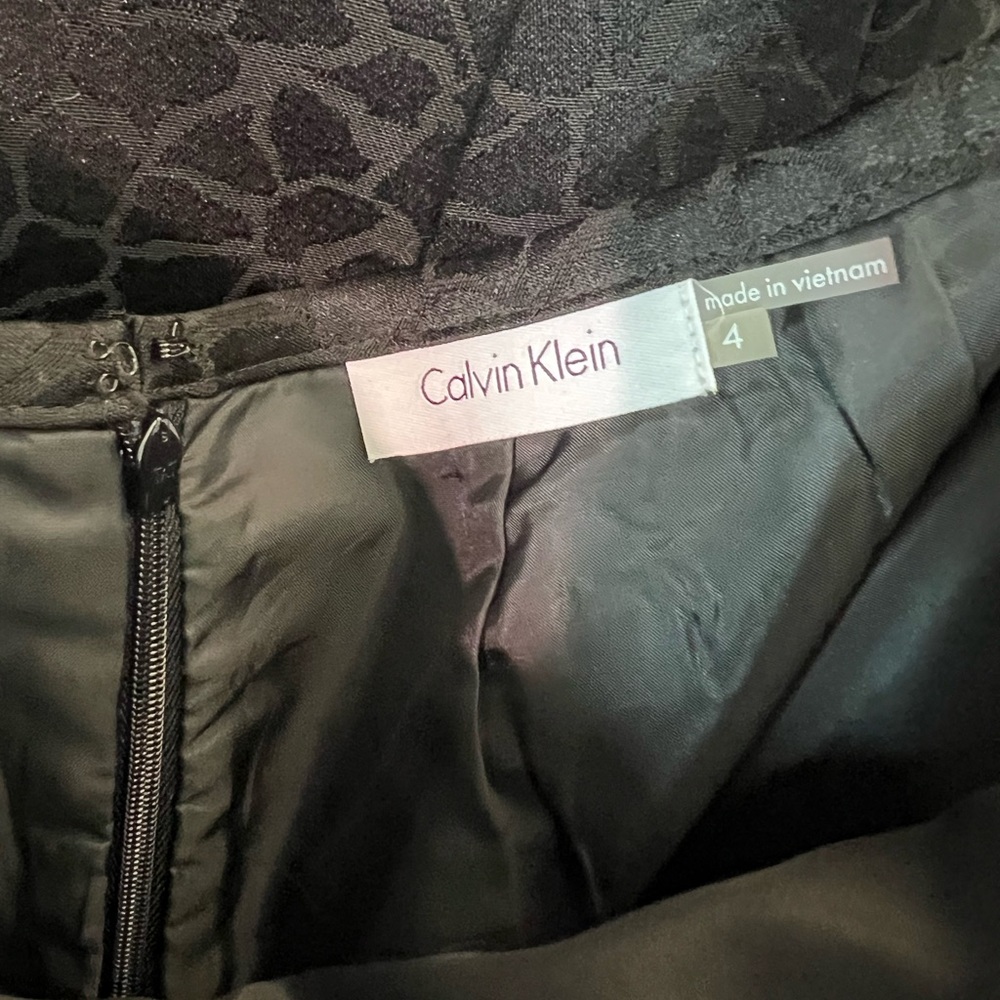 Calvin Klein two piece suit, short sleeve suit top and pencil skirt - Picture 3 of 4